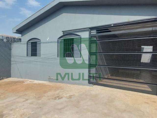 Casa com 2 quartos para alugar no Tibery, Uberlândia  por R$ 1.900