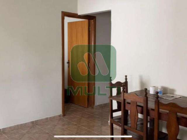 Casa com 4 quartos à venda no Jardim das Palmeiras, Uberlândia  por R$ 380.000