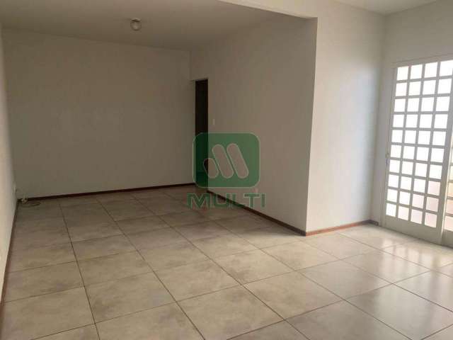 Apartamento com 3 quartos para alugar no Santa Mônica, Uberlândia  por R$ 1.800