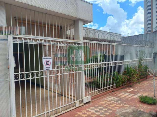 Casa com 3 quartos para alugar no Martins, Uberlândia  por R$ 2.900