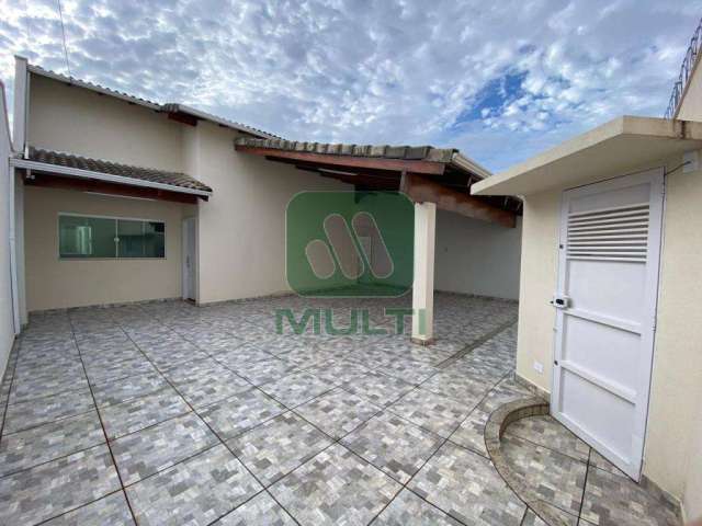 Casa com 3 quartos à venda no Pampulha, Uberlândia  por R$ 580.000