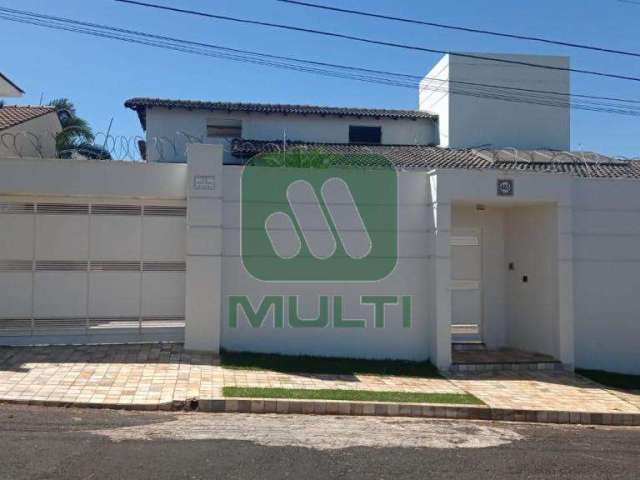 Casa com 3 quartos para alugar no Vigilato Pereira, Uberlândia  por R$ 6.500