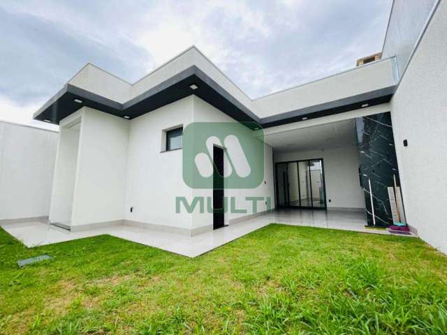 Casa com 3 quartos à venda no Alto Umuarama, Uberlândia  por R$ 960.000