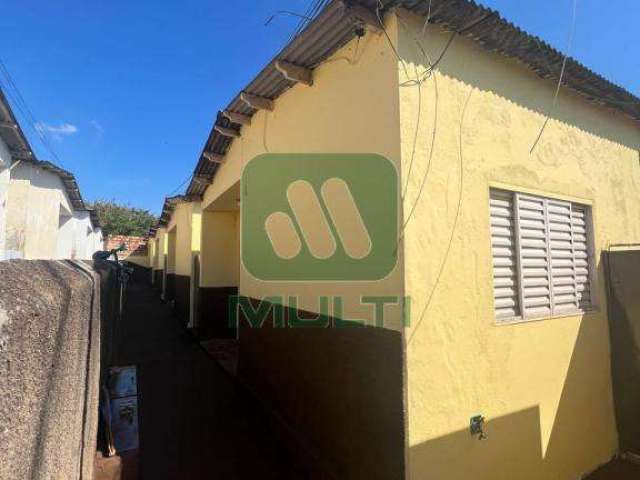 Casa com 8 quartos à venda no Martins, Uberlândia  por R$ 280.000