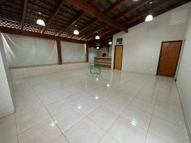 Casa com 4 quartos à venda no Jardim Patrícia, Uberlândia  por R$ 850.000