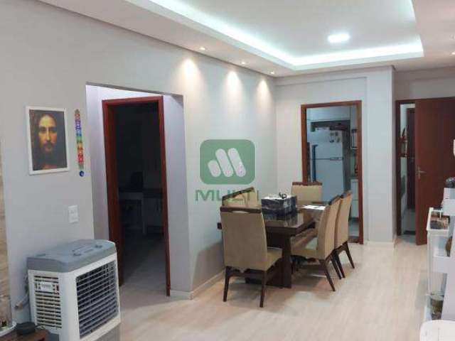 Apartamento com 2 quartos à venda no Jardim Patrícia, Uberlândia  por R$ 250.000