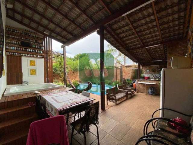 Casa com 3 quartos à venda no Santa Luzia, Uberlândia  por R$ 800.000