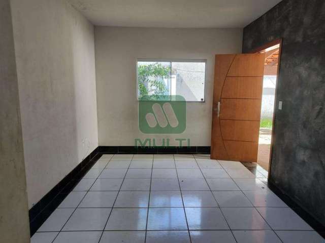 Casa com 2 quartos à venda no Alto Umuarama, Uberlândia  por R$ 380.000