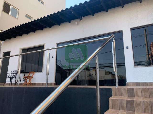 Casa comercial para alugar em Saraiva, Uberlândia  por R$ 5.900