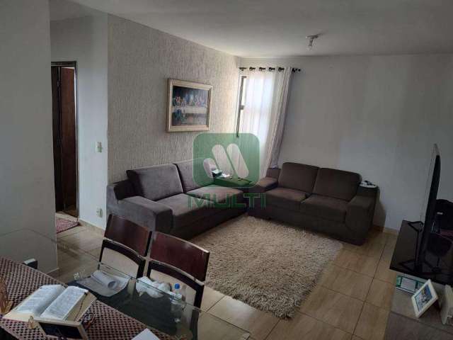 Apartamento com 3 quartos à venda no Marta Helena, Uberlândia  por R$ 210.000