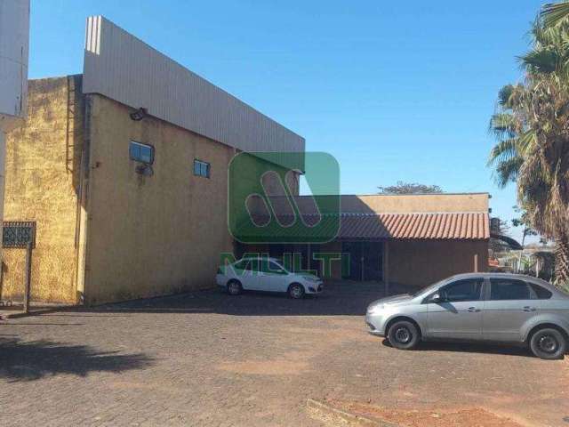 Casa comercial à venda no Distrito Industrial, Uberlândia  por R$ 2.800.000