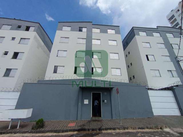 Apartamento com 3 quartos para alugar no Lidice, Uberlândia  por R$ 1.400