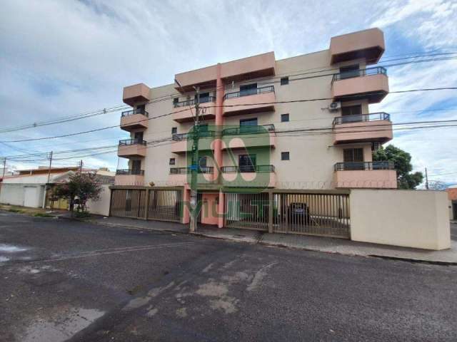 Apartamento com 3 quartos para alugar no Brasil, Uberlândia  por R$ 2.300