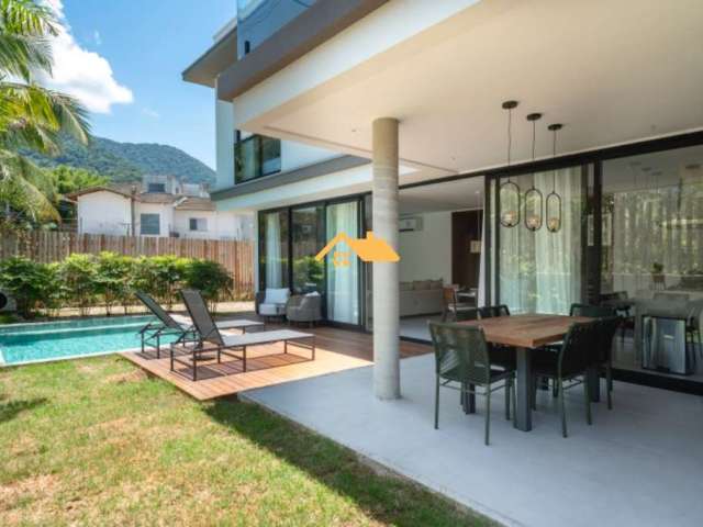 Casa de Luxo em Condomínio à Venda em Maresias, São Sebastião-SP: 4 quartos, 4 suítes, 2 salas, 4 banheiros, 2 vagas, 309m².