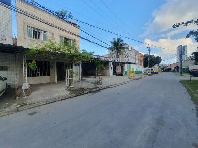 Casa Térrea, com Posição Nascente, quintal e um excelente acabamento, muito confortável e ampla.