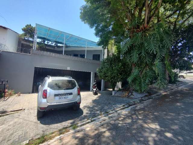 Casa de época na VILA OLIVEIRA para venda/locação tem 420 m² com 4 quartos 2 suítes Churrasqueira Piscina Sauna