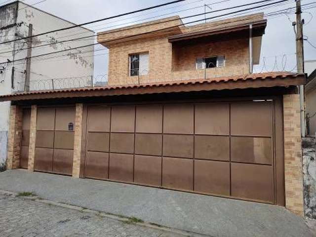 Sobrado para venda possui 190 m² + Edícula 64 m² com 3 quartos no Centro - Mogi das Cruzes - SP