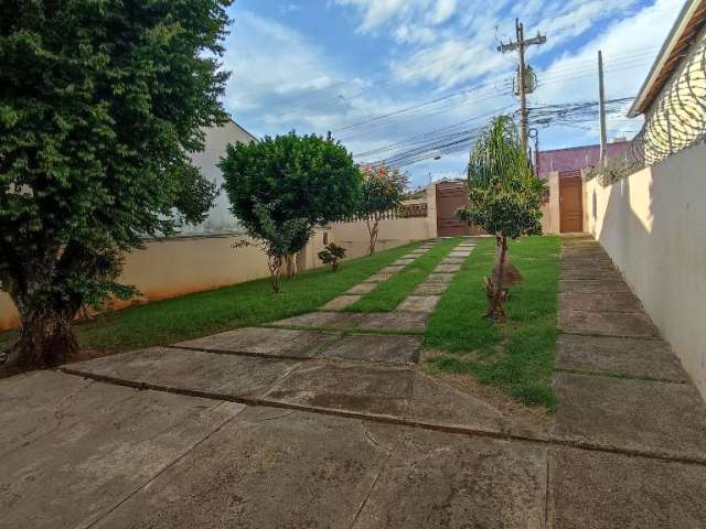 Casa com ótimo espaço externo.