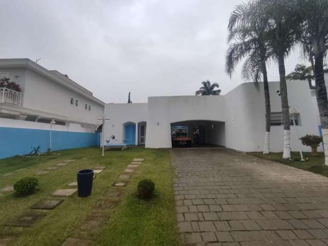 Linda casa em um dos condomínios mais famoso do litoral sul paulista!