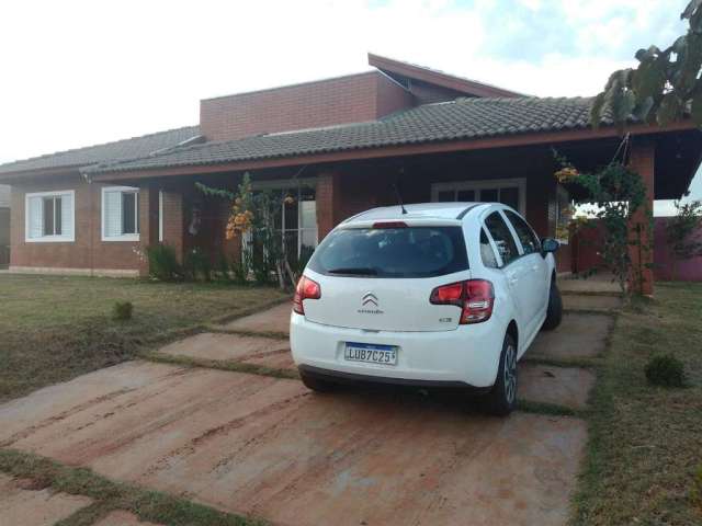 Casa para Venda em Arandu, Riviera de Santa Cristina IV, 3 dormitórios, 1 suíte, 2 banheiros, 4 vagas