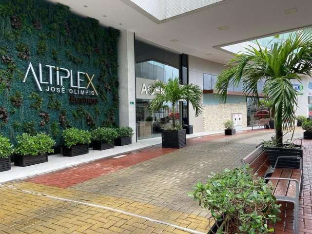 Sala Comercial no Altiplex, com 30m², posição leste e linda vista mar