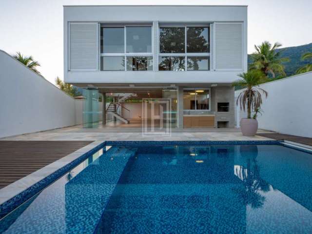 Casa Alto Padrão contemporânea na praia do Guaeca