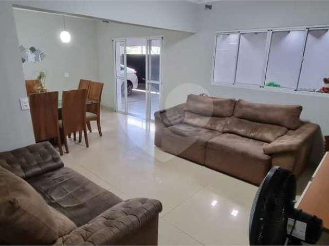 Casa com 3 quartos à venda em Vila Avaí - SP