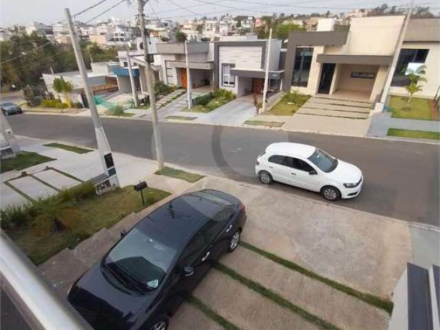 Linda casa para locação Res Mantova 4 dorm, sendo duas suítes e 4 vagas de garagem.