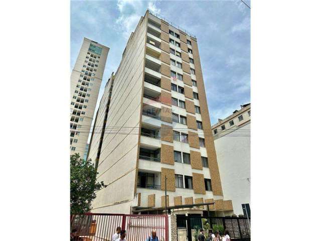 Apartamento 3 quartos com garagem e andar alto para venda na Rua Santo Antonio em Juiz de Fora, MG