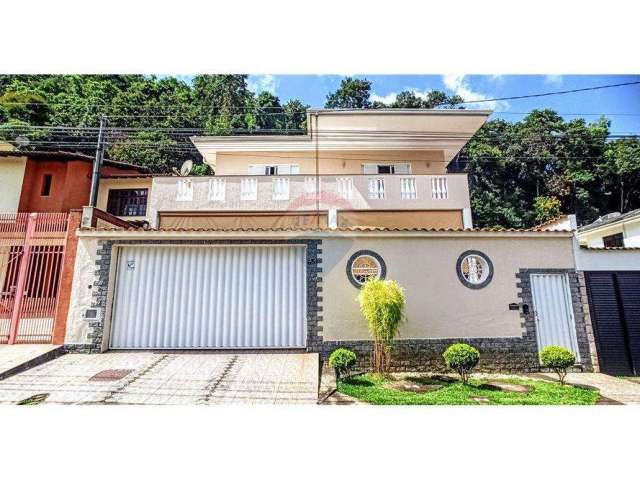 Casa para venda no Bairro Bosque dos Pinheiros em Juiz de Fora, MG