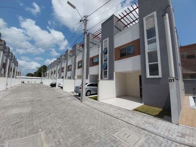 Casa Triplex em Condomínio com 02 suítes, Santa Tereza - Parnamirim RN