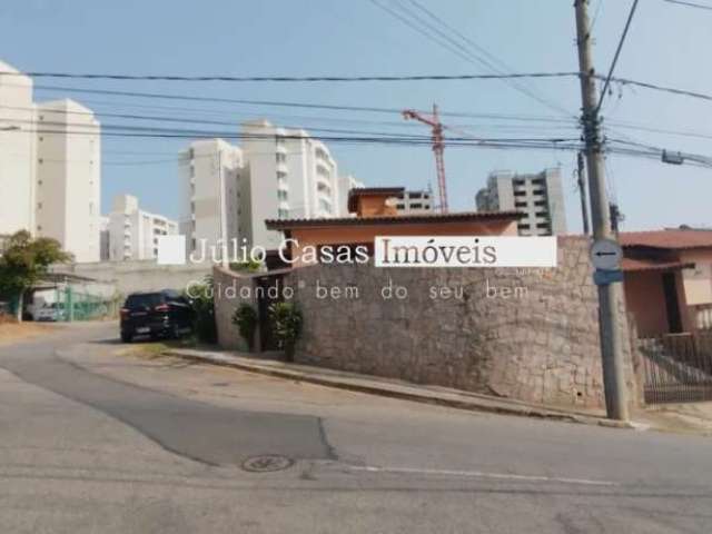 Casa térrea em Bairro com 04 quartos