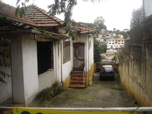 Terreno com casa antiga