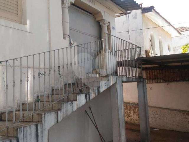 Casa ampla em avenida de movimento na Casa Verde