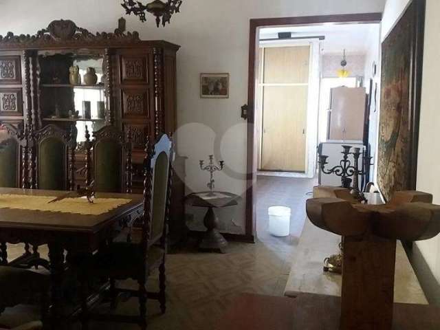 Casa térrea antiga, 170 m² 3 quartos,2 banheiros, 3 vagas, Fórum Barra Funda, Hotel Íbis.