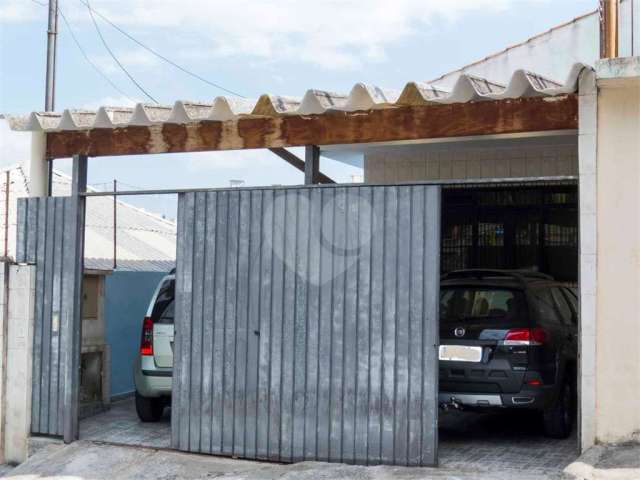 Casa térrea com 3 quartos à venda em Vila Santista - SP