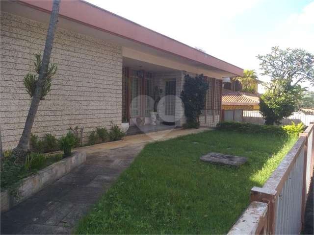 Casa com 4 quartos à venda em Vila Galvão - SP