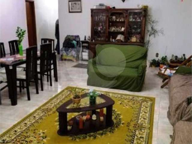 Casa térrea com 3 quartos à venda em Jardim Franca - SP