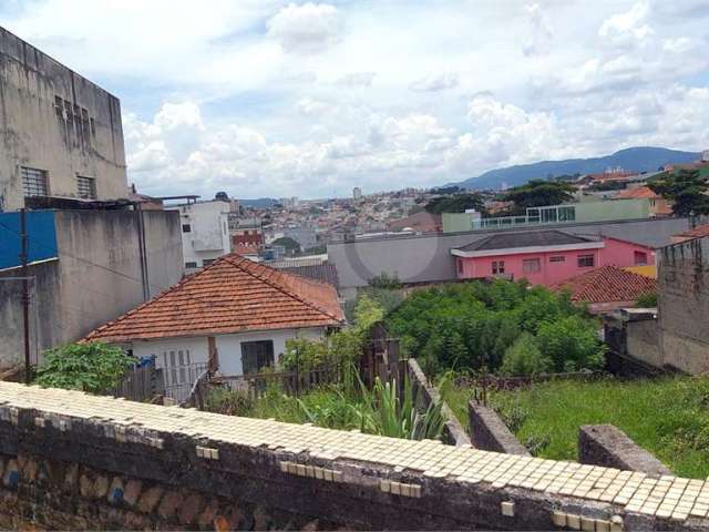 Terreno de 450m² na Casa Verde, com 3 casas antigas para demolição, ou renda.