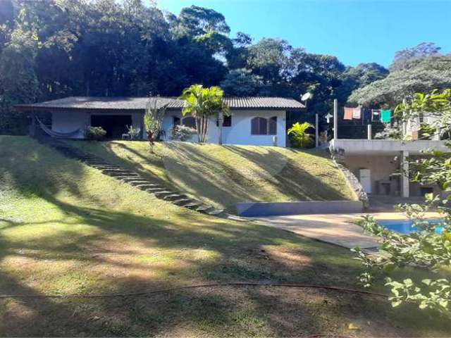 Casa Terrea na Serra Da Cantareira com 4 dormitórios sendo 2 suites, cozinha amaericana