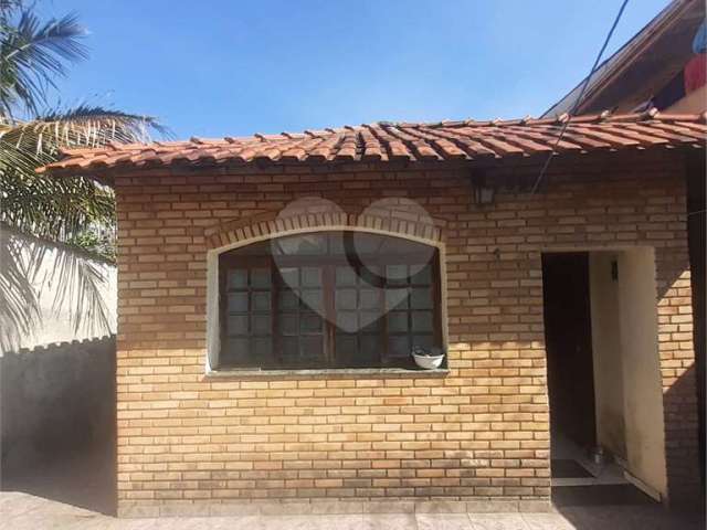 Casa térrea com 3 quartos à venda em Parque Peruche - SP