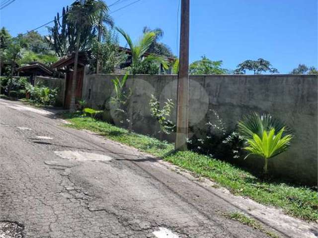 Casa à venda em Caraguatá - SP