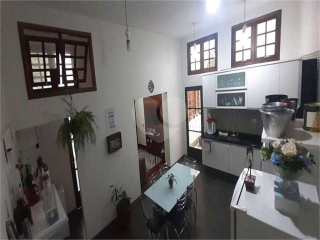 Casa em Mairiporã, com 3 quartos - SP