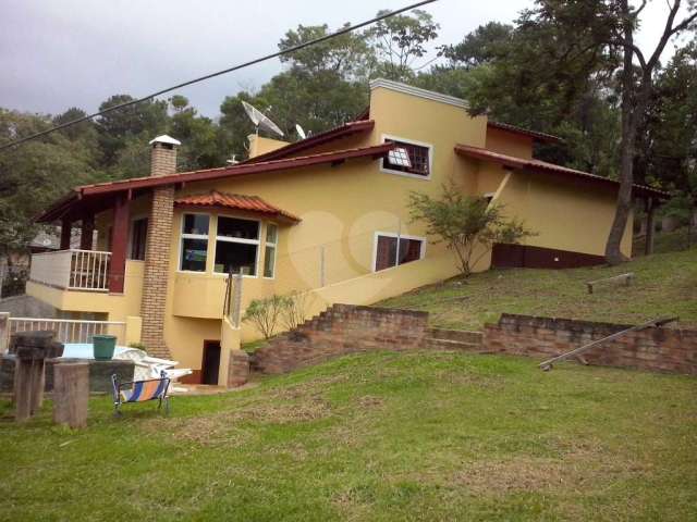 Casa com 4 quartos à venda ou para locação em Caraguatá - SP