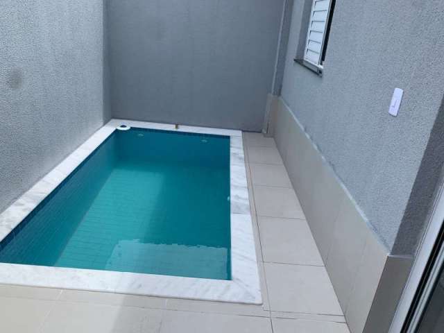 Casa com piscina em condomínio- gaivotas itanhaém