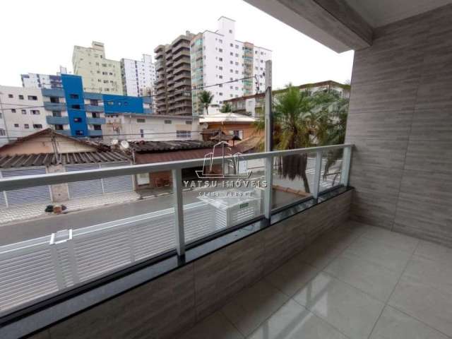 Primeira casa do condomínio na Vila Tupi, Praia Grande/SP com incríveis 67m² de área útil, com 02 quartos, sacada, 01 vaga de garagem.