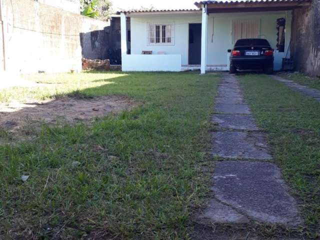 Casa no Bairro Bopiranga em Itanhaém, possui espaço p/ piscina e vaga p/ 06 veículos!