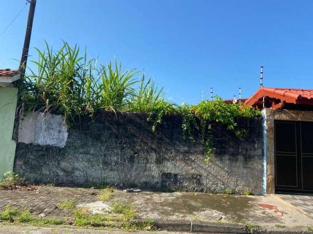 Terreno com escritura na primeira quadra da praia