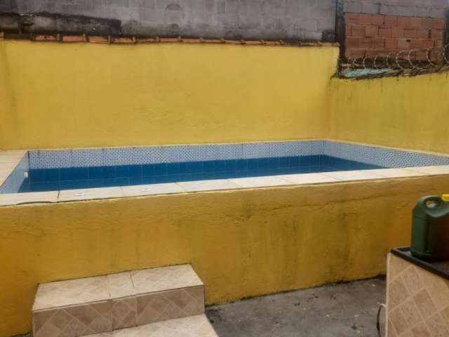 Casa com piscina 600 metros da praia