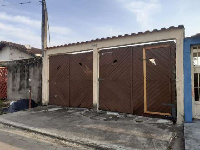 Casa com 2 dormitórios e vaga para 4 carros